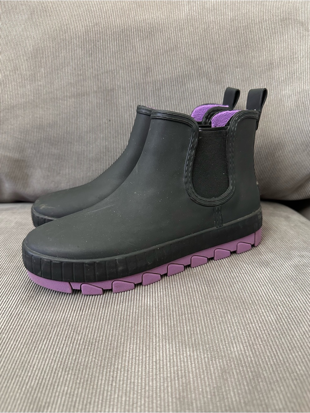 Sperry Woman’s US 7.5 Black Purple Torrent Chelsea Boots Slip-On Round Toe